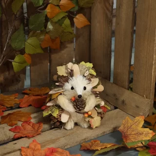 Hedgehog Autumn leaves and Cones - 12x10x14cm - AU1009
