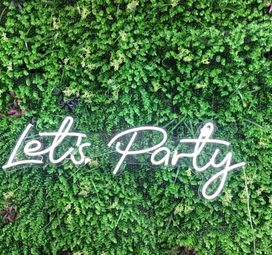 Neon-sign-Lets-party-90cmx30cm